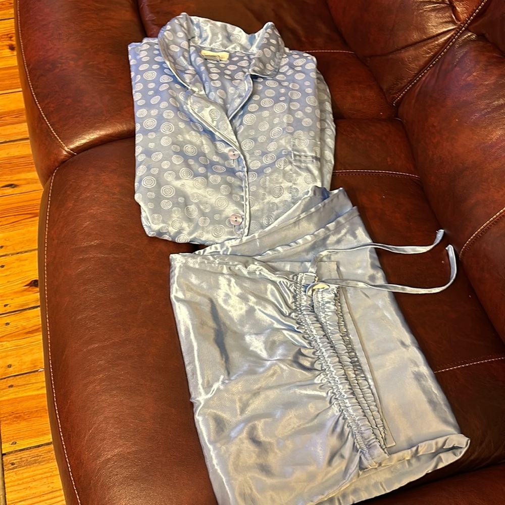 Kathryn Blue Set pajamas with long sleeves and draw string elastic pants . 3-X